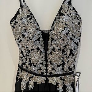 Georgous Black Prom Dress with Detailing On Top